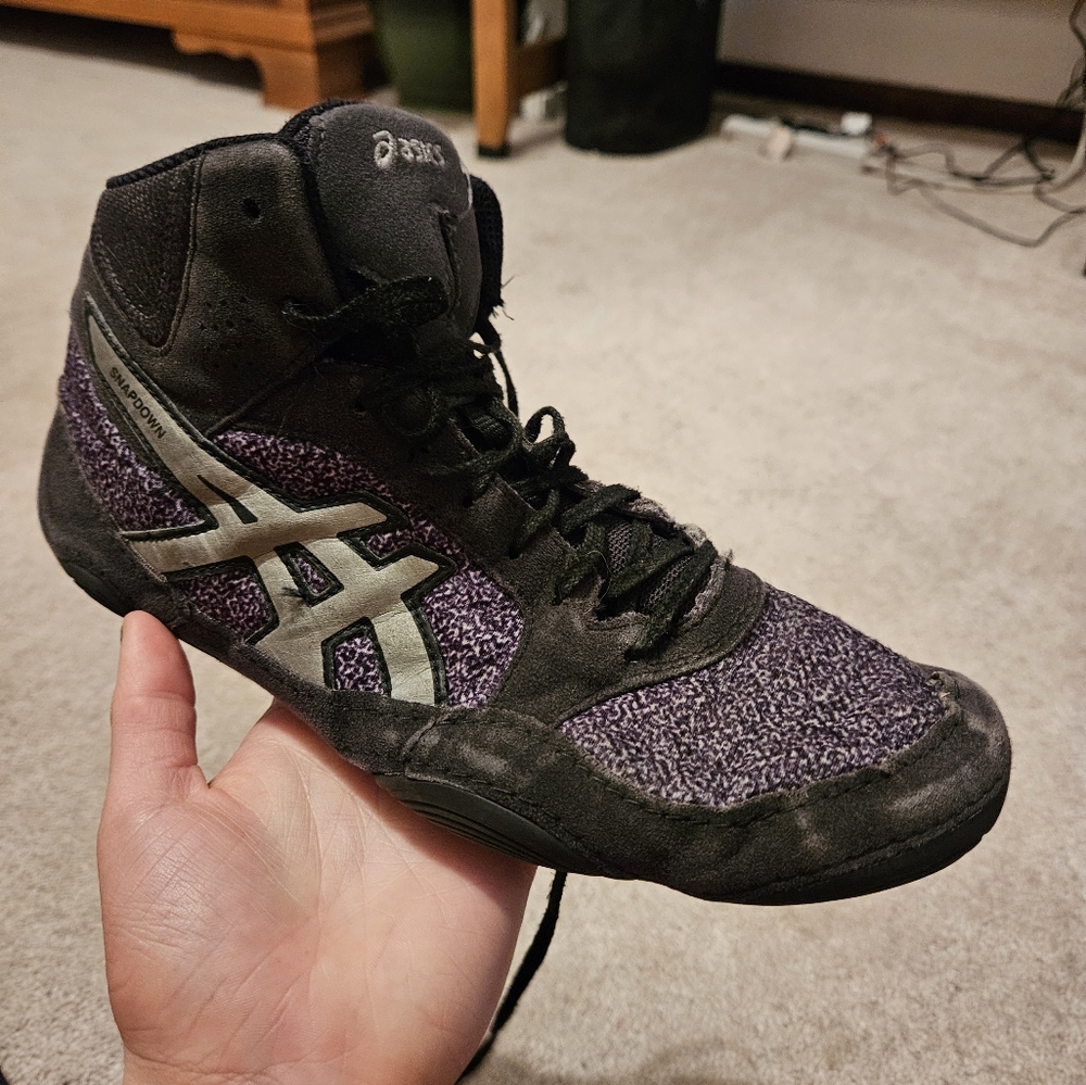 asics wrestling shoes mat flexes size 7.5